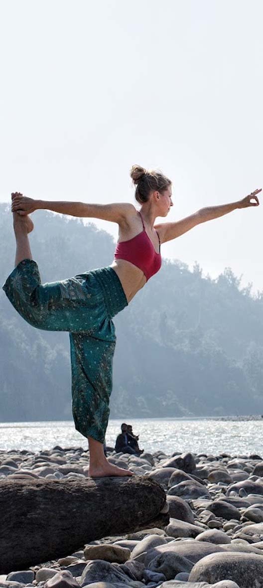 Guests practising yoga during a 7, 10 and 14 day yoga retreat at Avatar Yoga School in Rishikesh